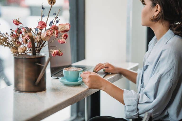 UK landlords lose thousands on off-market deals due to 7 common costly mistakes. Discover what they are and how to avoid them.